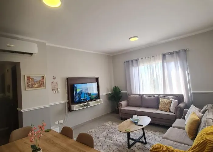 Grandeur Sunrise Apartments