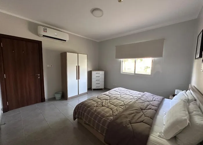 Grandeur Sunrise Apartments