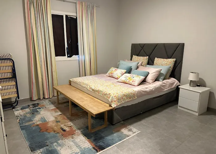 Grandeur Sunrise Apartments